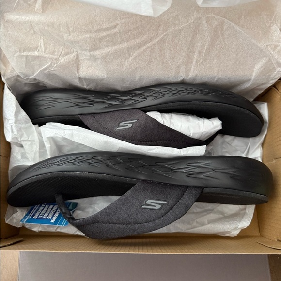 Skechers On The Go 600 Machine Washable Flip Flops black and grey- size 10 NIB - Picture 2 of 11